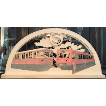 Eisenbahn-Schwibbogen Berliner S-Bahn BR 475 und 485 farbig - 60cm lang Eisenbahn-Schwibbogen Berliner S-Bahn BR 475 und 485 farbig - 60cm lang